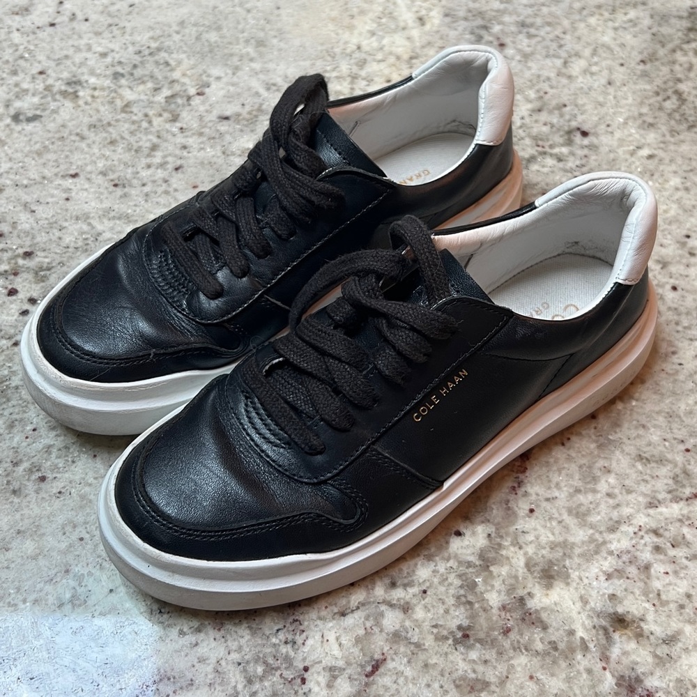 GIRLS BLACK SNEAKERS SIZE 3